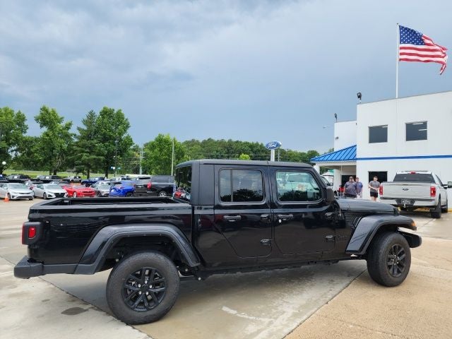 2022 Jeep Gladiator Sport
