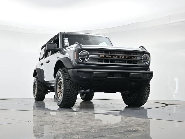 2025 Ford Bronco Base "Sinister Bronze Package"