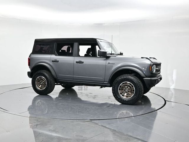 2025 Ford Bronco Base "Sinister Bronze Package"