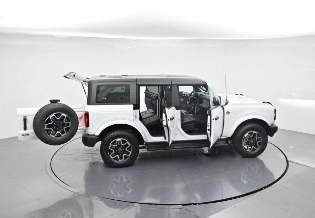 2026 Ford Bronco Outer Banks Lux 4 DR