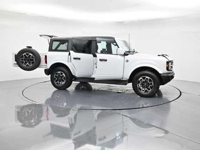 2026 Ford Bronco Outer Banks Lux 4 DR
