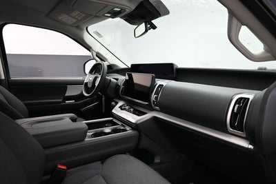2027 Ford Expedition Active 4X2