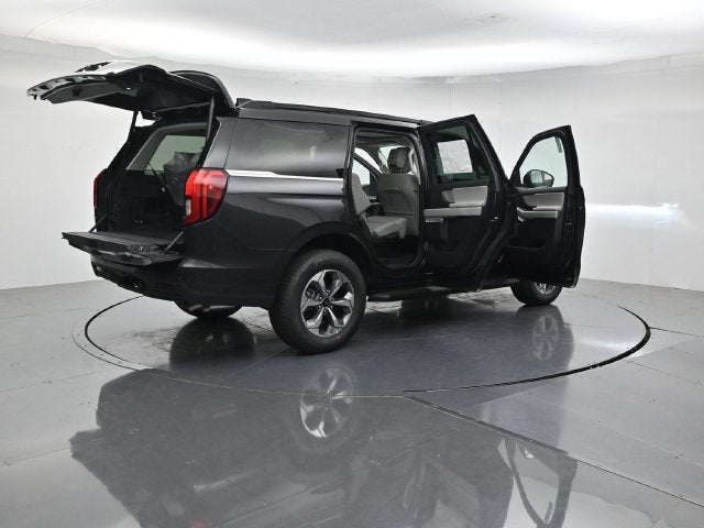 2027 Ford Expedition Active Family Travel Package