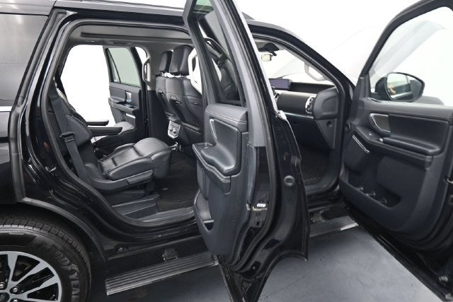 2025 Ford Expedition Platinum with Panoramic Roof, Heated 2nd Row, and Tow Packa