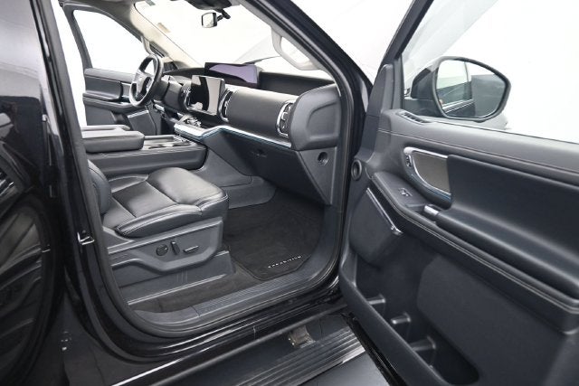 2025 Ford Expedition Platinum with Panoramic Roof, Heated 2nd Row, and Tow Packa