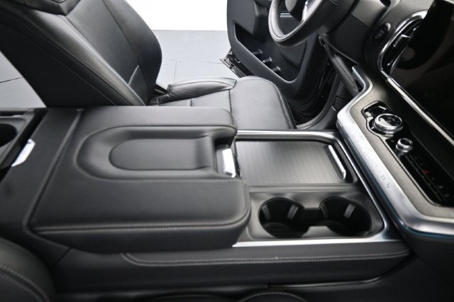 2025 Ford Expedition Platinum with Panoramic Roof, Heated 2nd Row, and Tow Packa
