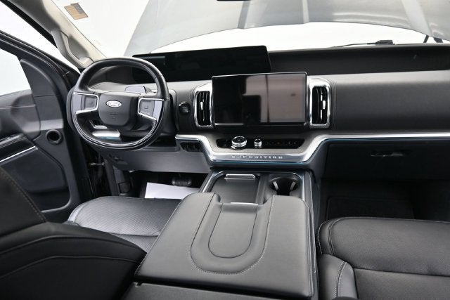 2025 Ford Expedition Platinum with Panoramic Roof, Heated 2nd Row, and Tow Packa