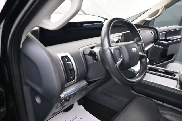 2025 Ford Expedition Platinum with Panoramic Roof, Heated 2nd Row, and Tow Packa