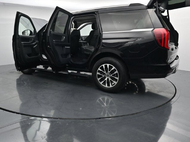 2025 Ford Expedition Platinum with Panoramic Roof, Heated 2nd Row, and Tow Packa