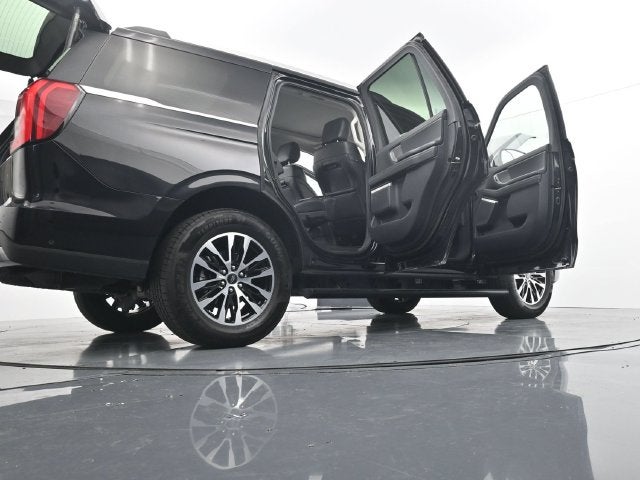 2025 Ford Expedition Platinum with Panoramic Roof, Heated 2nd Row, and Tow Packa