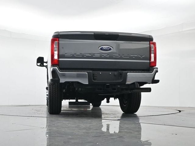 2025 Ford F-350 Super Duty XLT - Photo 36