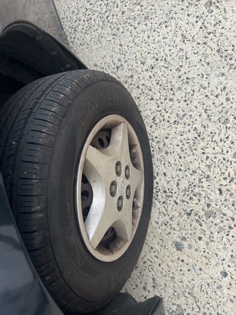 2004 Chevrolet Cavalier Base