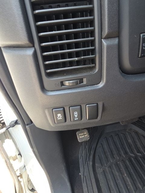 2015 Nissan Titan SV