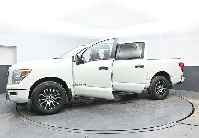 2024 Nissan Titan SV