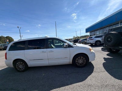 2011 Chrysler Town & Country Limited