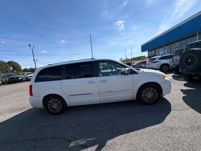 2011 Chrysler Town & Country Limited