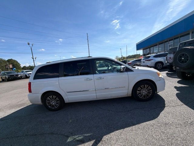 2011 Chrysler Town & Country Limited