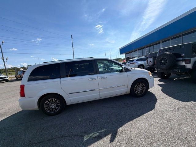 2011 Chrysler Town & Country Limited