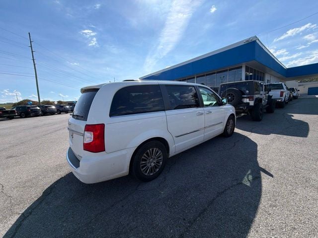 2011 Chrysler Town & Country Limited