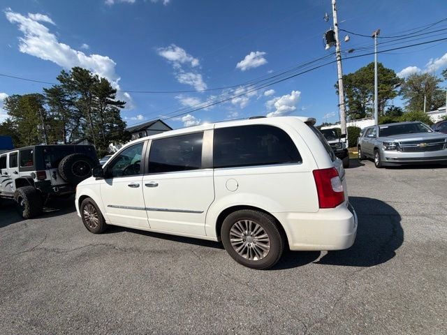 2011 Chrysler Town & Country Limited