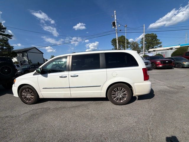 2011 Chrysler Town & Country Limited