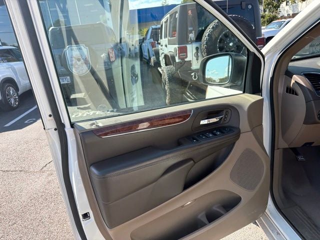 2011 Chrysler Town & Country Limited