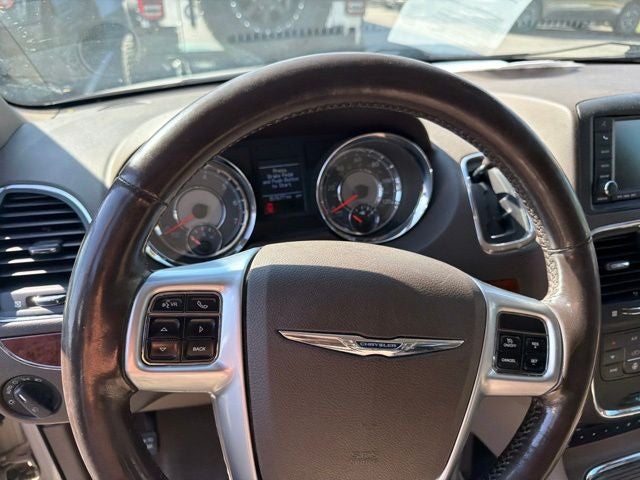 2011 Chrysler Town & Country Limited