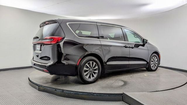 2025 Chrysler Pacifica Hybrid Select