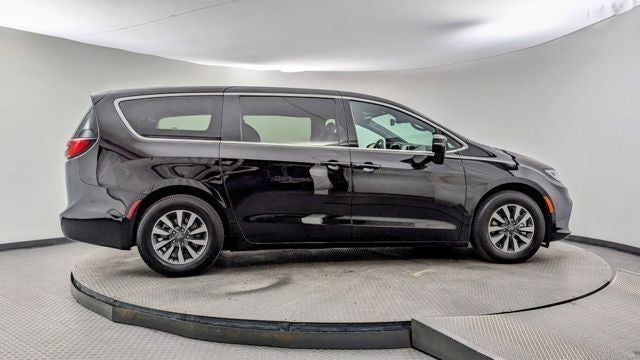 2025 Chrysler Pacifica Hybrid Select