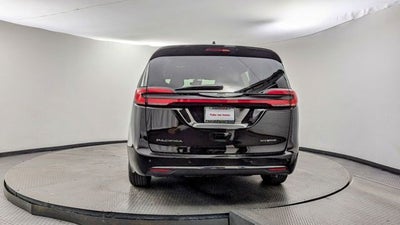 2025 Chrysler Pacifica Hybrid Select
