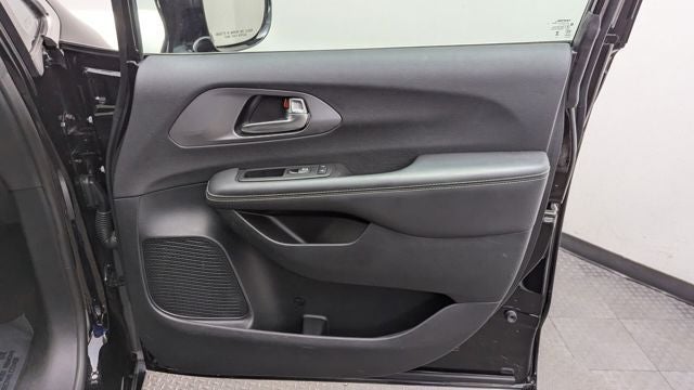 2025 Chrysler Pacifica Hybrid Select