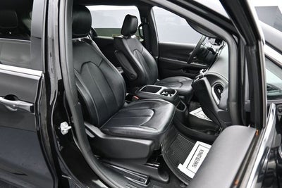 2025 Chrysler Pacifica Hybrid Select