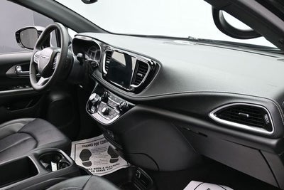 2025 Chrysler Pacifica Hybrid Select