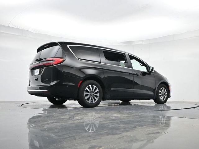 2025 Chrysler Pacifica Hybrid Select