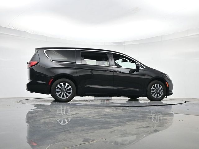 2025 Chrysler Pacifica Hybrid Select