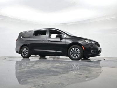 2025 Chrysler Pacifica Hybrid Select