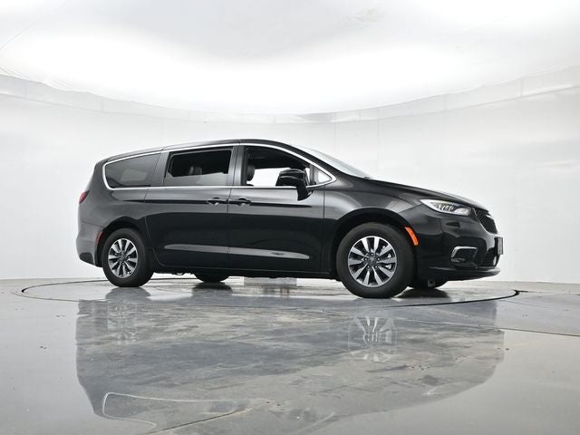 2025 Chrysler Pacifica Hybrid Select