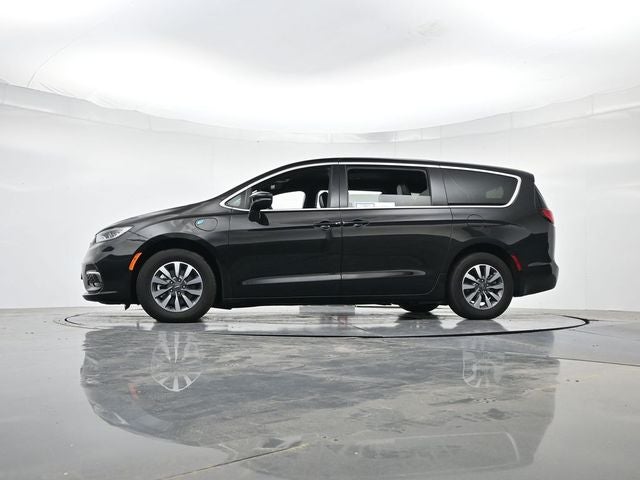 2025 Chrysler Pacifica Hybrid Select