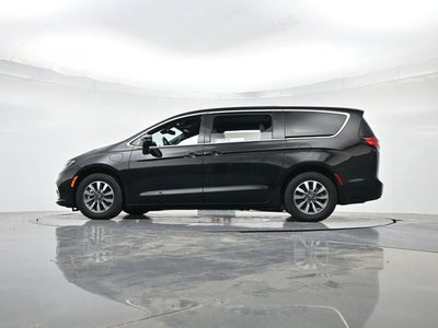 2025 Chrysler Pacifica Hybrid Select