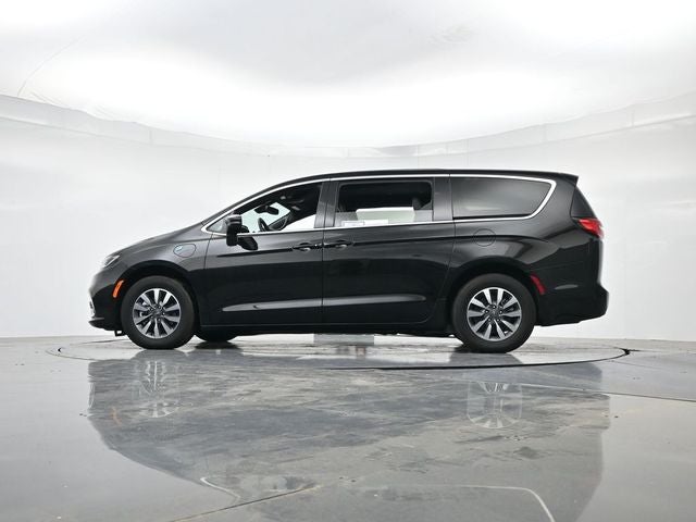 2025 Chrysler Pacifica Hybrid Select