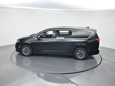 2025 Chrysler Pacifica Hybrid Select