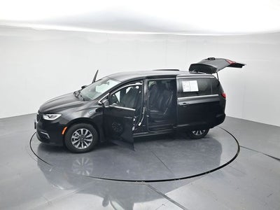 2025 Chrysler Pacifica Hybrid Select