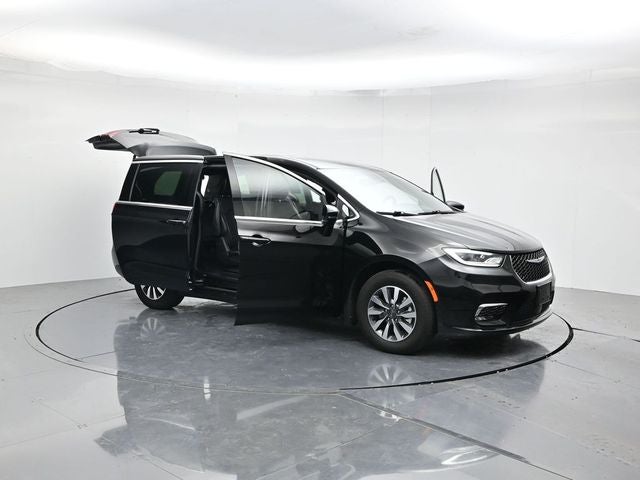 2025 Chrysler Pacifica Hybrid Select