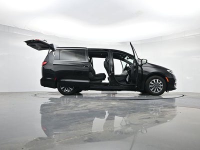 2025 Chrysler Pacifica Hybrid Select