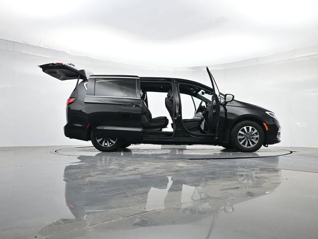 2025 Chrysler Pacifica Hybrid Select