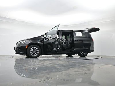 2025 Chrysler Pacifica Hybrid Select