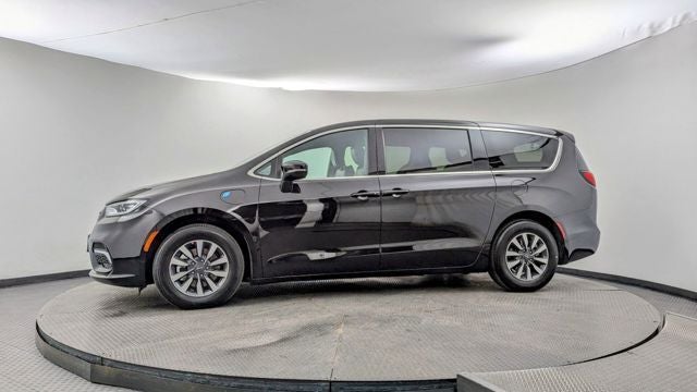 2025 Chrysler Pacifica Hybrid Select