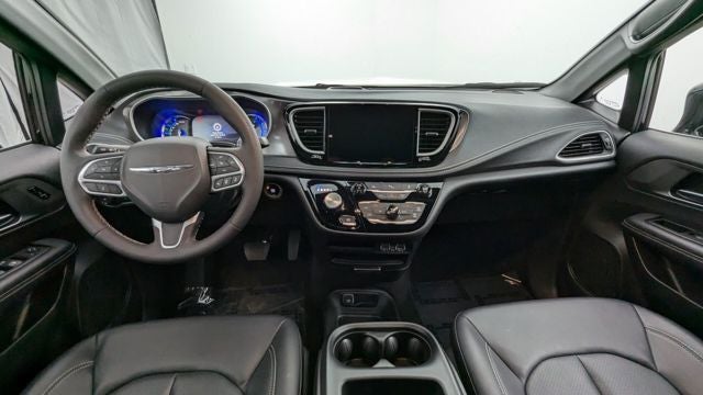 2025 Chrysler Pacifica Hybrid Select