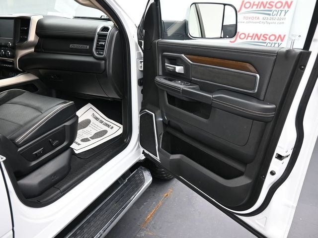 2022 RAM 3500 Laramie 20" Wheels Leather-Trimmed Seats