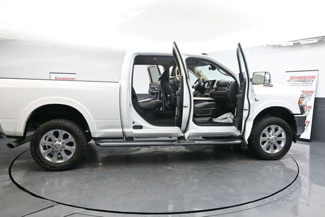 2022 RAM 3500 Laramie 20" Wheels Leather-Trimmed Seats